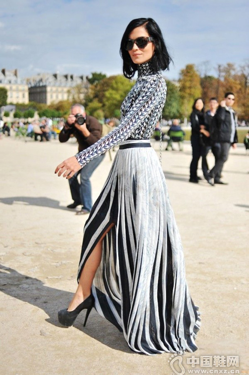 �����³��ر�������ȹ������������