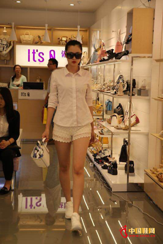 ��˼Qʱ��ŮЬ������仧����