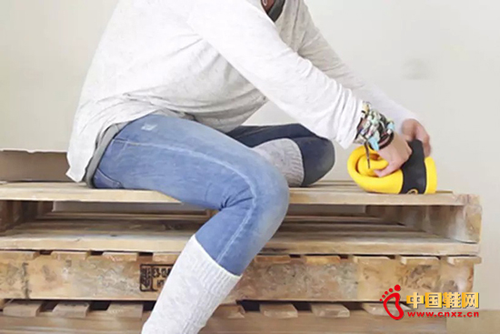 ���˵���Ь�����ڻ��С�������ѥ����