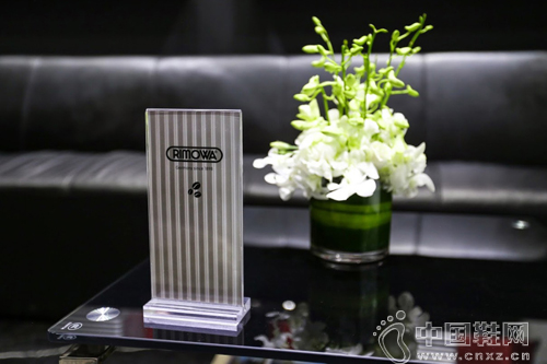 RIMOWA Caf�� �����