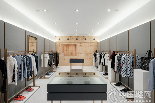 INVINCIBLE ̨����