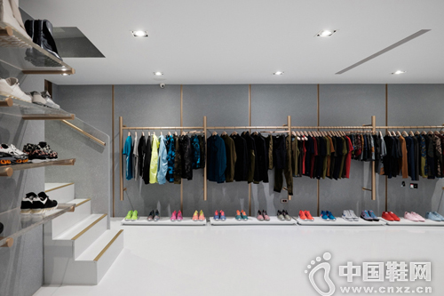 INVINCIBLE ̨����