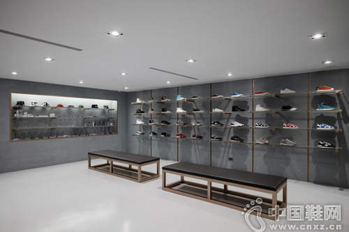 INVINCIBLE ̨����