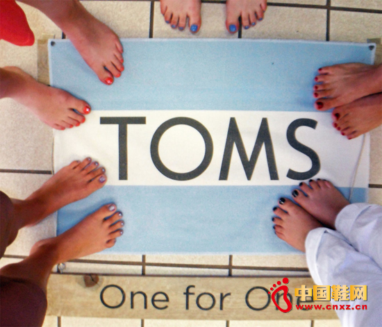 �����Ź���գ�����TOMS��˾�;�һ˫Ь������