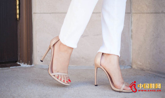 �ɹ��չ�SWƷ�� Coach��Ӯ�ء����ͻ�Ⱥ����?