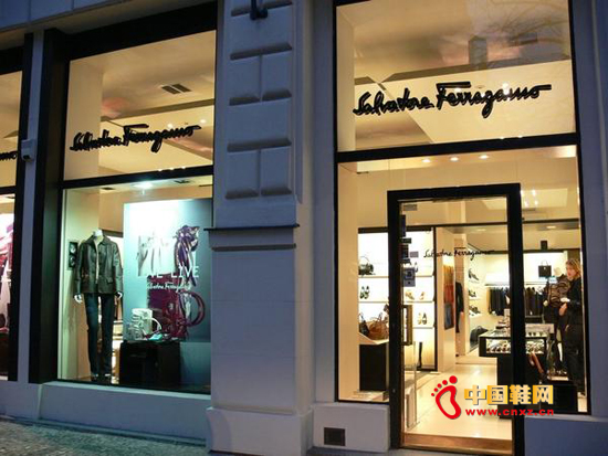 �������Ь���ݳ�Ʒ��Salvatore Ferragamo��һ�������۶ë���󡢾�����ȫ��������
