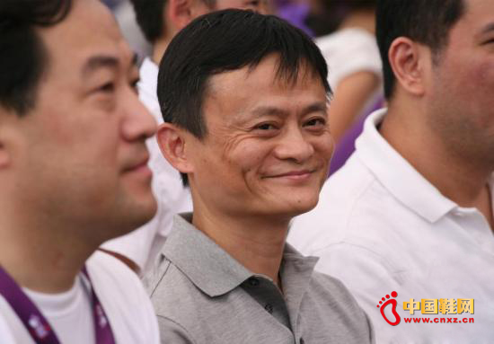 �����������Ƽ������µĶ���ݳ�Ʒ������16��������ŦԼ�������߰���Ͱͼ��ţ����乺����վ���������ٻ���������ȫ�����۵�������Ʒ�Ƶ���Ʒ�����ǿ��Ƽ�������Ʒ���ڲ���һ���ڵڶ������ۼ�����԰���Ͱ��������ϡ���������ָ�𣬰���Ͱ����Է��ϡ��ü���һ��������Ա17�նԡ�����ʱ����˵����˾������Ӧ�ߡ�