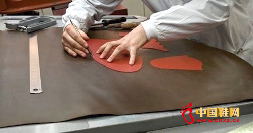 �����ڽ���3��31�գ�������Ӣ����֯����������˾Worn Again���Լ���ʱ��Ʒ��H&Mǩ������Э�飬��ͼ���ü���ʵ�ַ�֯Ʒ�������á�Pinault������һ���ˣ�������ÿ��ʹ��6500��־�����ά������ά��Ʒ��2020���������Ԥ�ƴﵽ9000��֡�����ܽ�����������ڿ��ƵĹ�Ӧ���ϣ����յķ�֯Ʒ�������ܾ��ˡ���