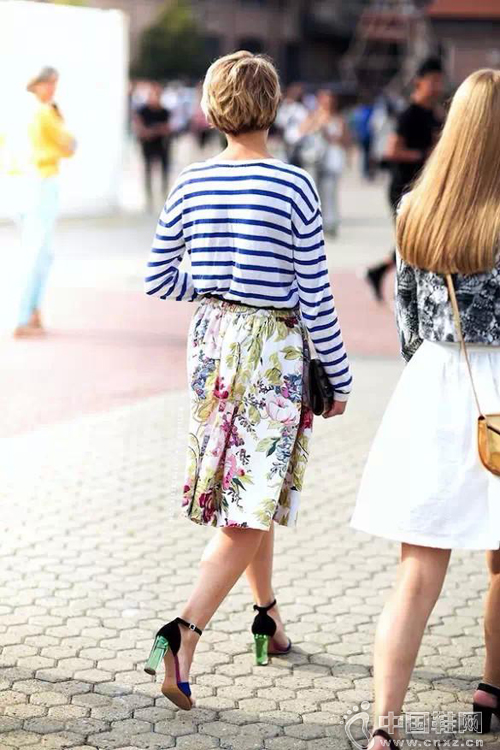 ���ĳ���ʾ��T��+��ȹ �����ͷ���������