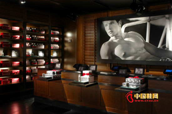 &F������ ��Logo���·���Ҫ��������