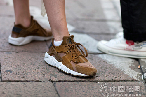 ����ʱװ�ܳ������Ь������