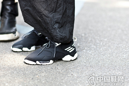 ����ʱװ�ܳ������Ь������