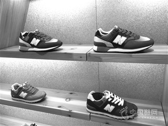 ������Ͽ�����N����Ь��NEW BALANCE�˶�Ь����һ�¡�