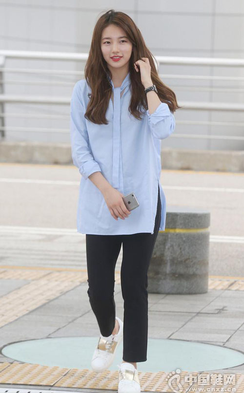 ��ɫ����