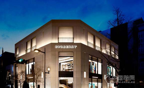 Burberry�������תս�ձ� ��ǿƷ���ݳ�Ʒ�Ķ�λ