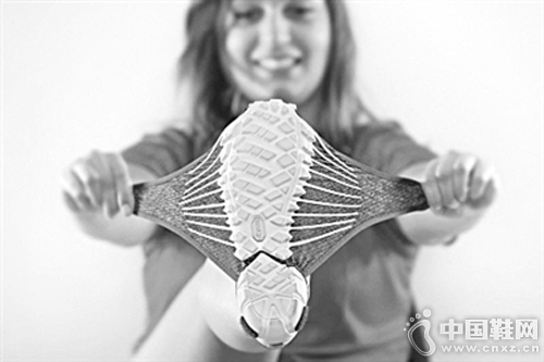 ����Furoshiki���ձ���ͳ��������������������ΰ���������ͬ�ߴ�Ĳ��Ͽ��԰������ִ�С����������һ��и��ֻ�ʽ��ᷨ��