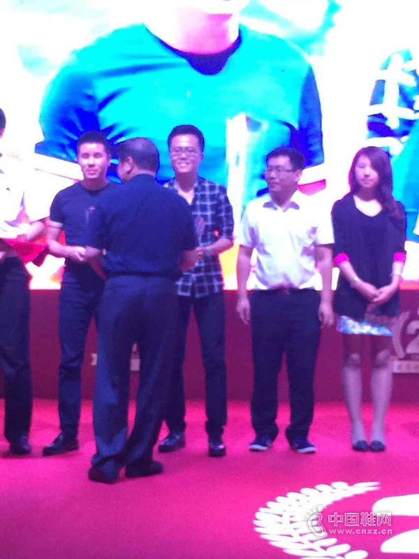 �����ζ��³�֣�㿵Ϊ�й�Ь���佱