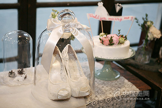 ������ЬҲ��������������Ҫ����������͵�һ˫Ь���������������׼�����ϸ���г������գ�רӪ��Ь�ĺ�������Shoes de BlancҲ������������ҳ����ʵݷ���Ϊ�й��������Ǵ�������ѡ��