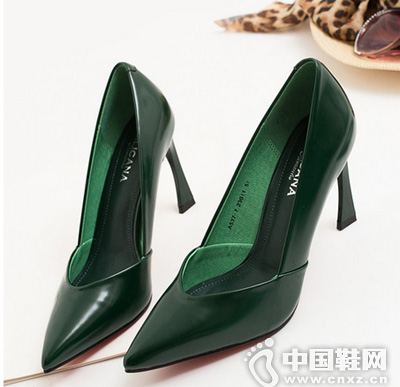 �＾�������θ���ͷ�߸�Ь���ܴ��ƶ��ص�һ��