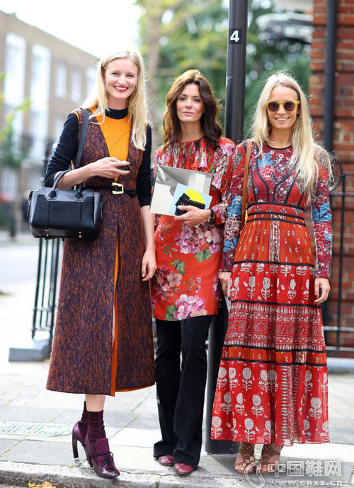 ����װ����˫������