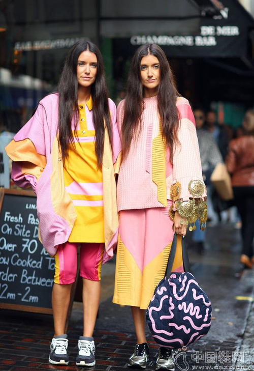 ����װ����˫������