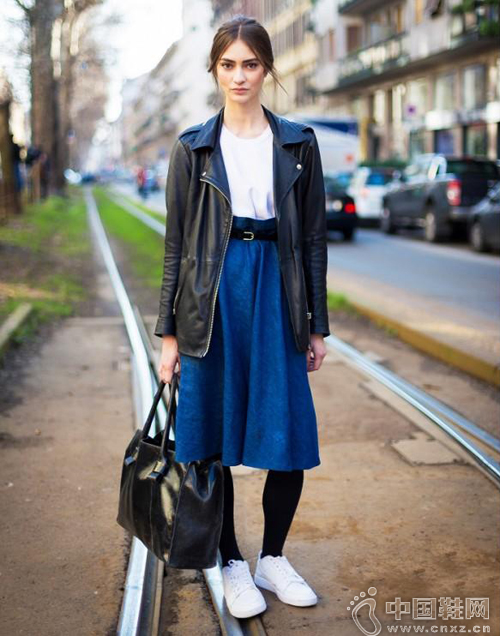 һ���ļ����ܴ��İ���Ь