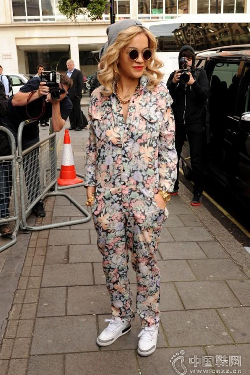 һ���ļ����ܴ��İ���Ь