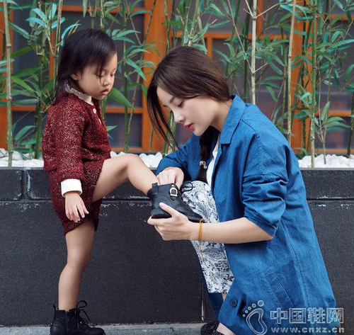 ��С贶��ڽ�ͷΪŮ��ϵЬ��