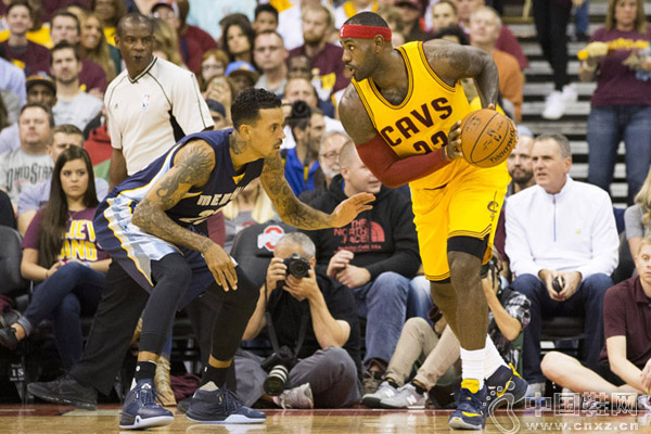 �ղ��ʡ�ղķ˹�Ͻ� Nike LeBron 13 PE ��սѥ