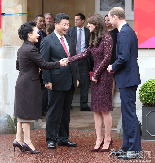 ϰ��ƽ�򸾲μ�������˹�ع����е���Ӣ�����ҵ�����