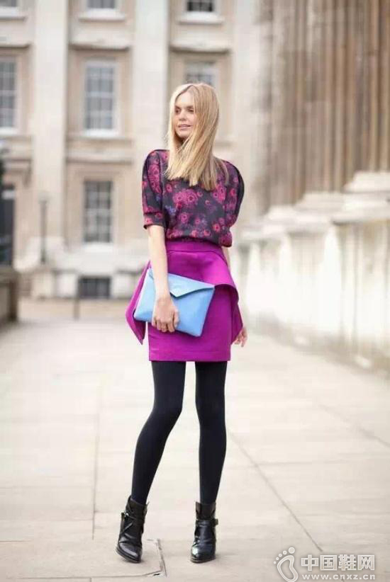 ���ĳ���ʾ���λ���ɫ����