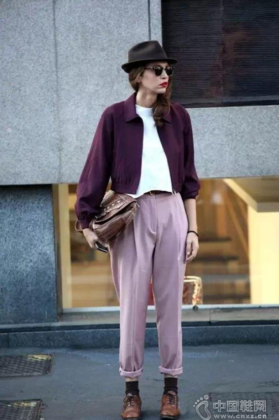 ���ĳ���ʾ���λ���ɫ����