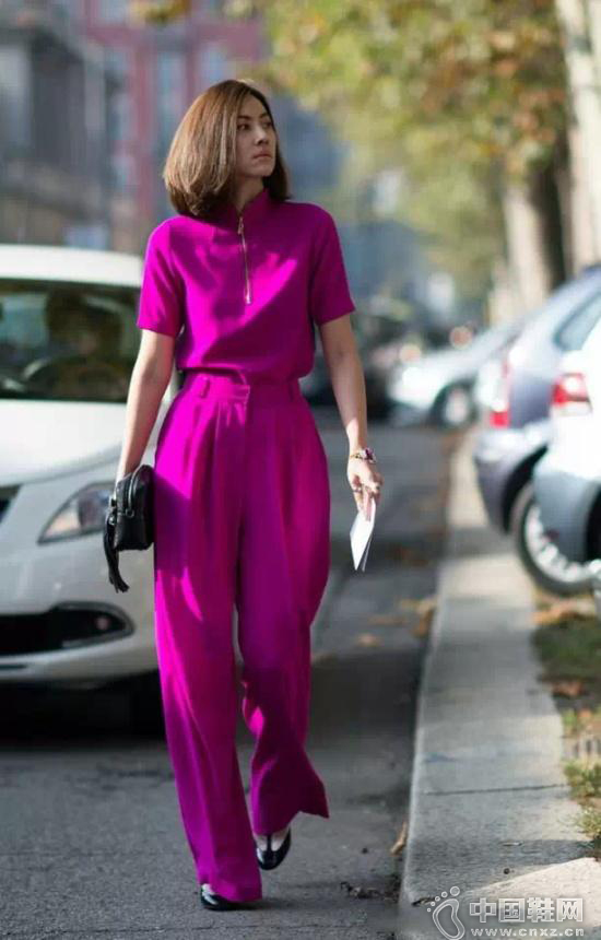 ���ĳ���ʾ���λ���ɫ����