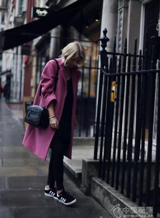 ���ĳ���ʾ���λ���ɫ����