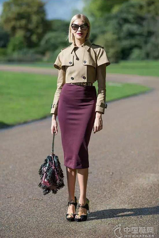 ���ĳ���ʾ���λ���ɫ����