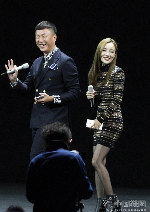 ����ס���С�