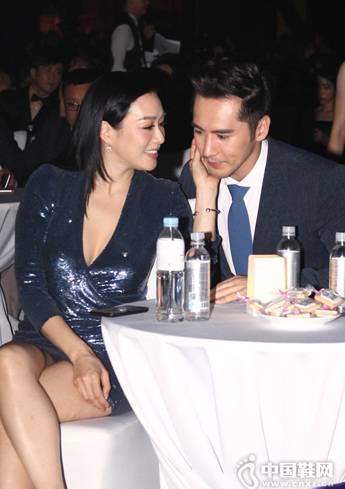 ����羡�����˶