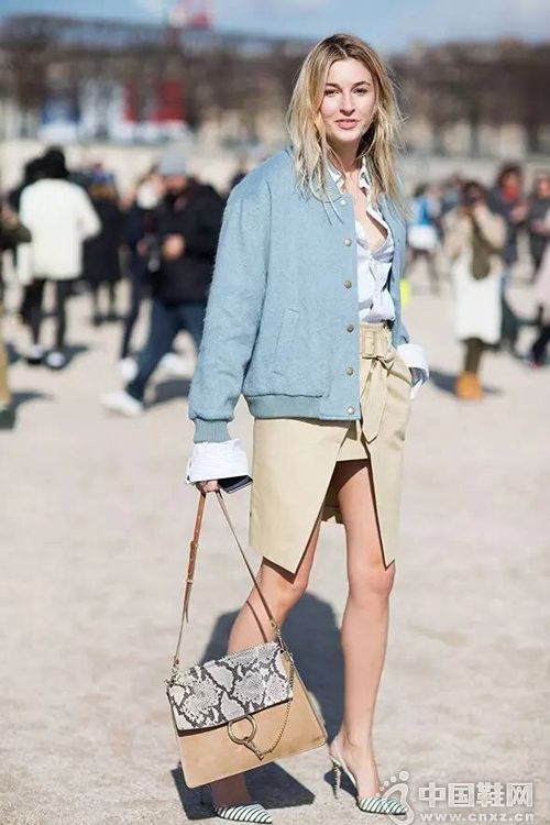 �����������׶���֪���Լ��жೱ��