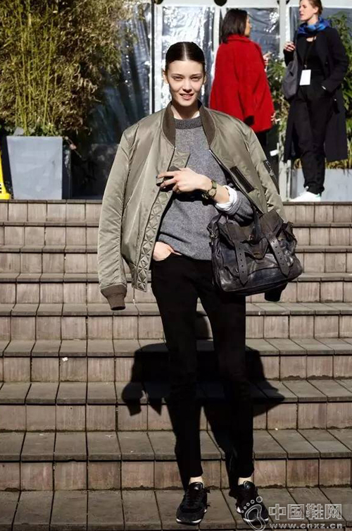 �����������׶���֪���Լ��жೱ��