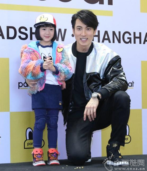 �����Ů��Neinei�̽� 