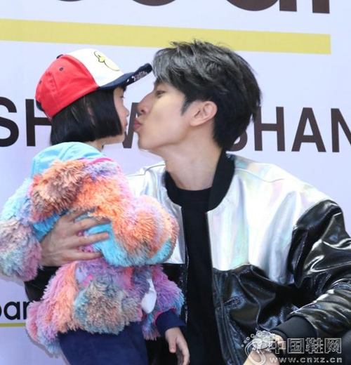 �����Ů��Neinei�̽�