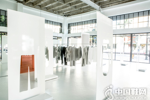 COS x Snarkitecture ��ɼ����