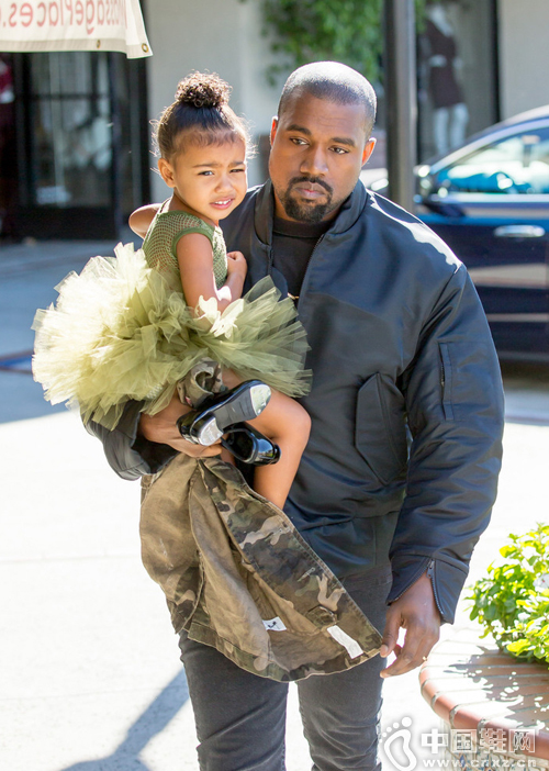 ��Ү-Τ˹��(Kanye West)����Ů��ѧ