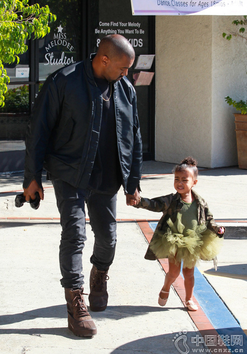 ��Ү-Τ˹��(Kanye West)����Ů��ѧ