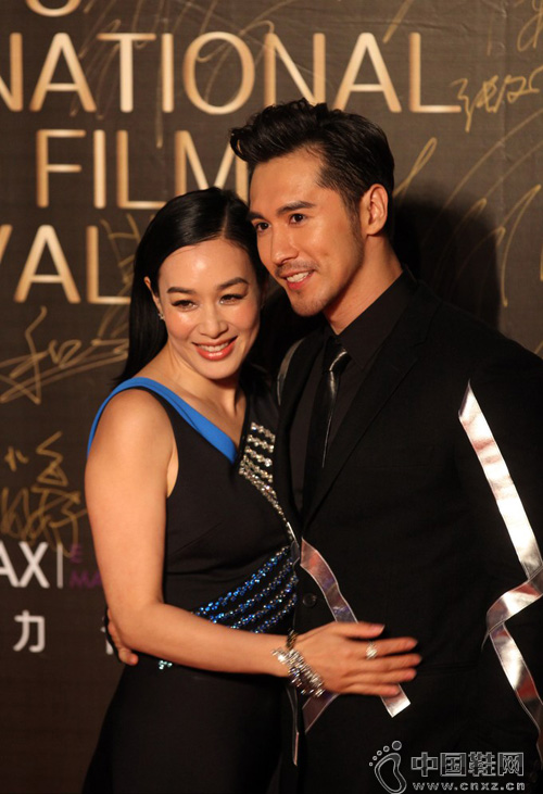 ����羡�����˶