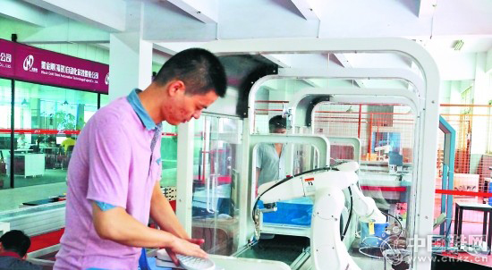 ���ػ�����Ь��