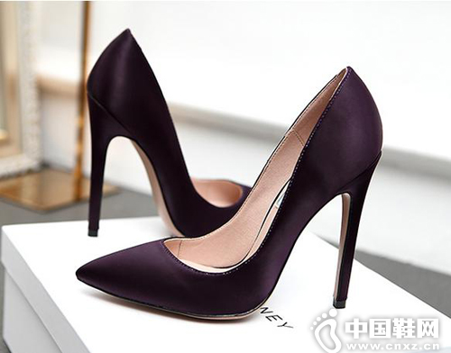 ͦ�����˸ı����������ϸ߸�Ь��Ů��