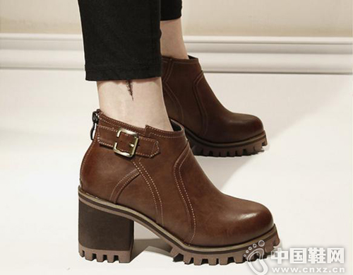 ͦ�����˸ı����������ϸ߸�Ь��Ů��