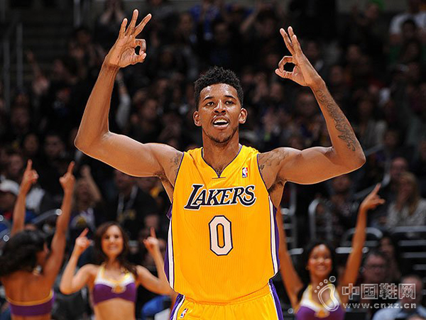������Nick Young �Ѿ���ʽǩԼ���ϴ�˹��