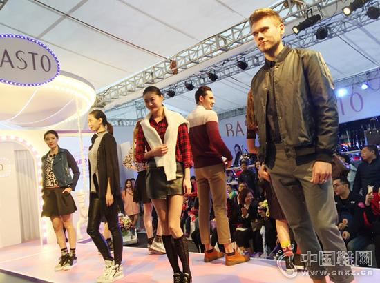 ������Ůģ��ʱ������